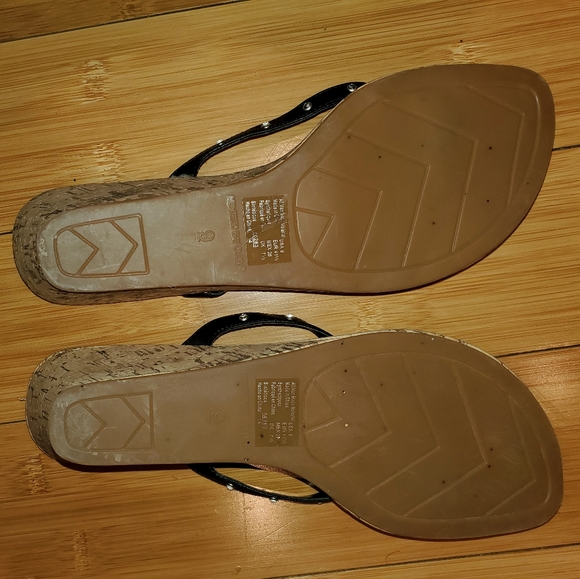 Slippers - Picture 2 of 3